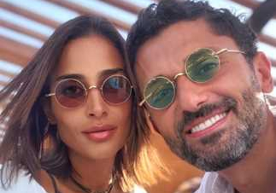 رسمياً.. كريم محمود عبد العزيز يعلن انفصاله عن زوجته