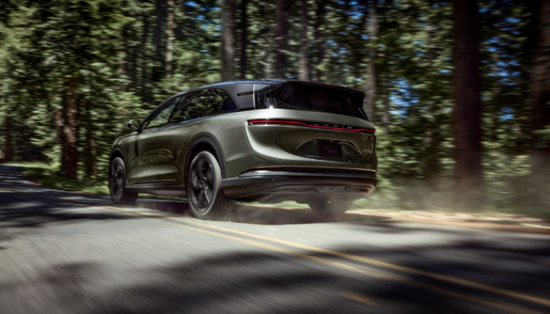 إيرادات "لوسد" دون التوقعات وتحديات لإطلاق سيارة "جرافيتي"