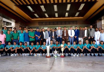 لملس يستقبل فريق وحدة عدن ويهنئ اللاعبين بلقب الدوري