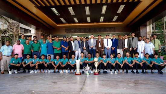 لملس يستقبل فريق وحدة عدن ويهنئ اللاعبين بلقب الدوري