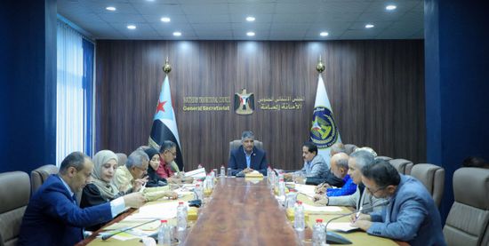 أمانة الانتقالي تناقش أزمتي انقطاع رواتب الموظفين وتدهور الكهرباء