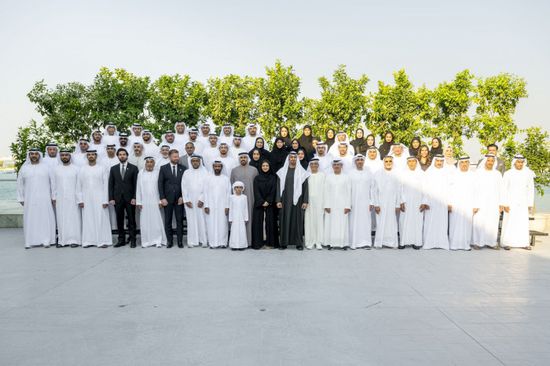 رئيس الإمارات يكرم المساهمين والداعمين لمبادرة "وقف الحياة"