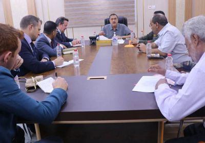 مدير أمن عدن يبحث مع وفد بريطاني تداعيات أزمة الهجرة غير الشرعية