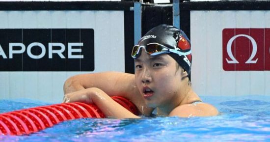 السباحة الصينية الواعدة يو تحقق أول أرقامها القياسية الآسيوية