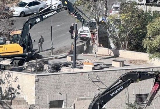 السلطات الإسرائيلية تهدم منزلاً جنوب المسجد الأقصى