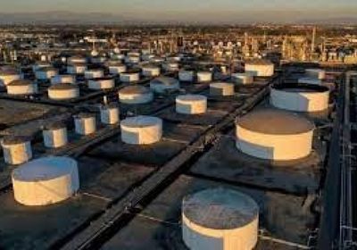 أسعار النفط تُعمّق خسائرها بعد توقعات "أوبك" للطلب