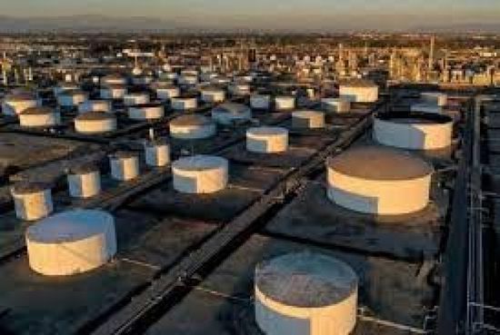 أسعار النفط تُعمّق خسائرها بعد توقعات "أوبك" للطلب