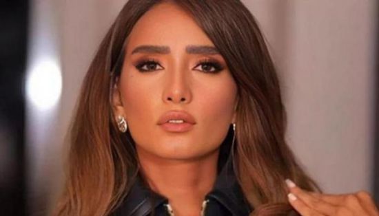 الفنانة زينة تشارك صورة لشقيقة ياسمين رئيس وتدعو لها بالشفاء