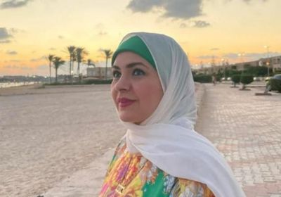 منال عبد اللطيف تعود للساحة الفنية بعد 12 عامًا من الغياب وتظهر بدون حجاب