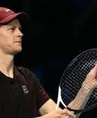 سينر يهزم زفيريف ويبلغ قبل نهائي البطولة الختامية للتنس