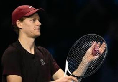 سينر يهزم زفيريف ويبلغ قبل نهائي البطولة الختامية للتنس