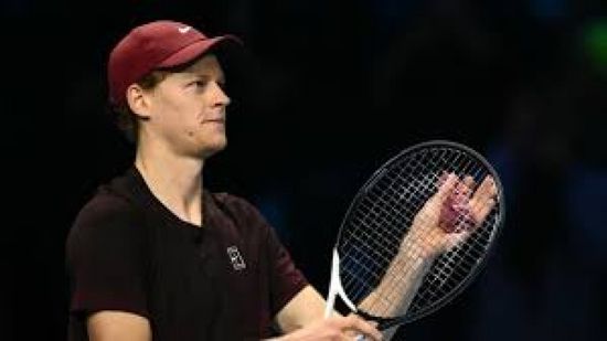 سينر يهزم زفيريف ويبلغ قبل نهائي البطولة الختامية للتنس