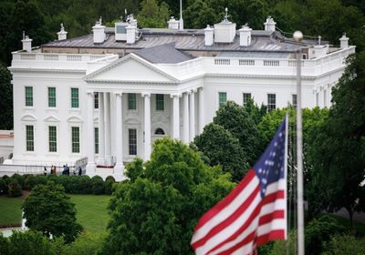 البيت الأبيض يُحذّر من تزايد التأثير الاقتصادي للإغلاق الحكومي