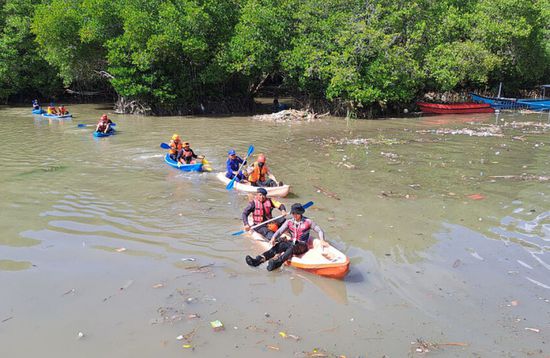 إندونيسيا.. مصرع وفقدان 23 شخصاً جراء انهيارات أرضية بجزيرة جاوة
