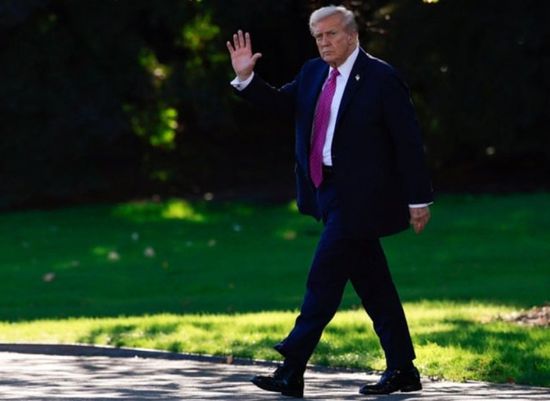 ترامب يطلب التحقيق في علاقات جيفري إبستين مع كلينتون