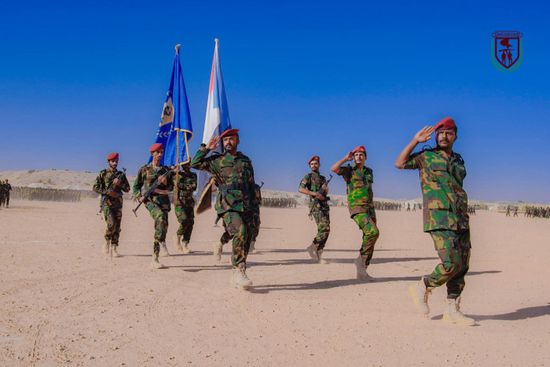 عرض عسكري لخريجي اللواء الثامن بقوات دفاع شبوة