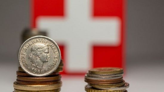 انكماش القطاع المالي السويسري وتراجع المؤسسات إلى 1570