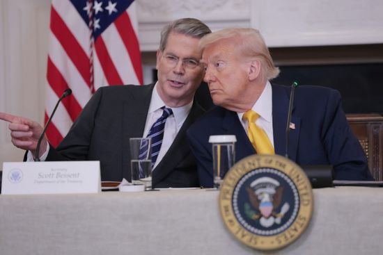 وزير الخزانة الأمريكي يتعهد بمكاسب حقيقية لـ "العمال" في عهد ترامب