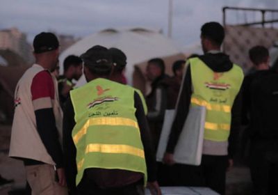 اللجنة المصرية بغزة توزع الخيام على أسر بالقطاع