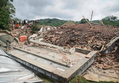 مقتل 18 وفقد العشرات إثر انهيارات أرضية في جاوة الوسطى بإندونيسيا