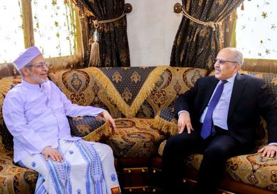 الكثيري وباهارون يبحثان التطورات في جامعة الأحقاف بالمكلا