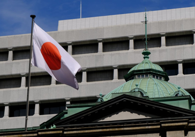 الين يهبط لأدنى مستوى منذ فبراير بظل تفاقم عوامل ضعف العملة