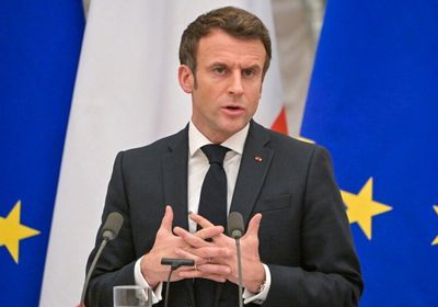 زعيم حزب فرنسي يدعو لإقالة ماكرون