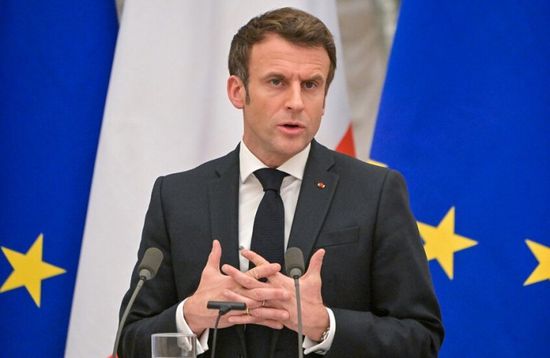 زعيم حزب فرنسي يدعو لإقالة ماكرون