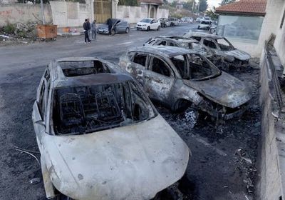 مستوطنون يحرقون منازل وسيارات في الضفة الغربية