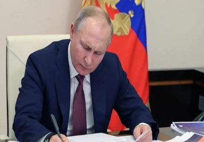 الرئيس الروسي يقلد نائب وزير الخارجية المصري وسام الصداقة