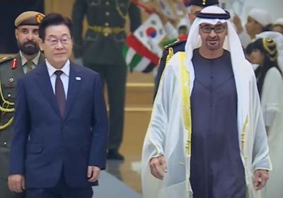 الشيخ محمد بن زايد يستقبل رئيس كوريا الجنوبية في قصر الوطن