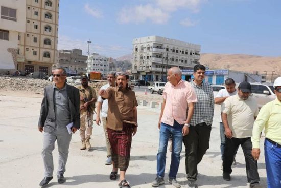 محافظ حضرموت يتفقد المرحلة الثانية من مشروع تطوير خور المكلا