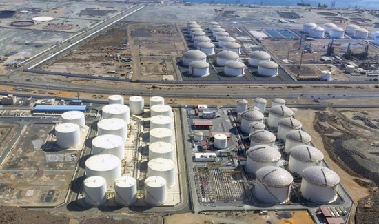 مبيعات وقود السفن في ميناء الفجيرة تنخفض للشهر الثالث