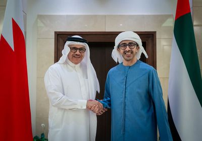 عبدالله بن زايد يستقبل وزير خارجية البحرين في أبوظبي