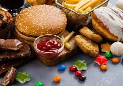 الأغذية فائقة المعالجة تشكل خطرًا على الصحة العامة في العالم