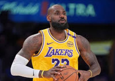 جيمس يشارك لأول مرة هذا الموسم وليكرز يهزم جاز