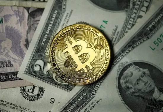 العملات المشفرة تتراجع بانتظار محضر اجتماع الفيدرالي