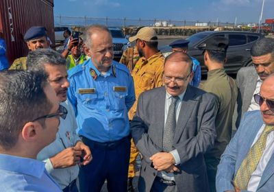 وزير النقل يتفقد حركة العمل بمحطة الحاويات في منطقة كالتكس