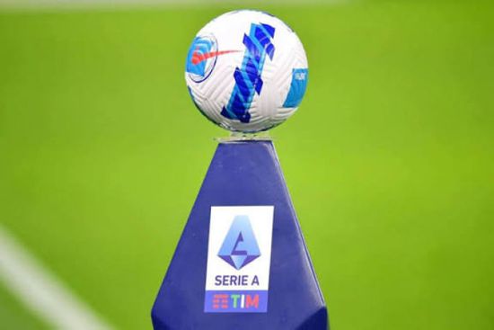 الأنظار تتجه نحو قمة ميلانو مع استئناف الدوري ومدرب نابولي غاضب