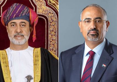الرئيس الزُبيدي يهنئ سلطان عمان بحلول اليوم الوطني لبلاده