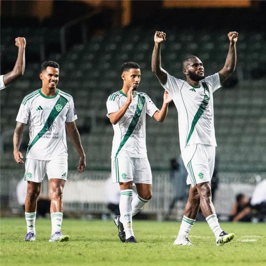 الأهلي بعشرة لاعبين يفوز على القادسية بالدوري السعودي