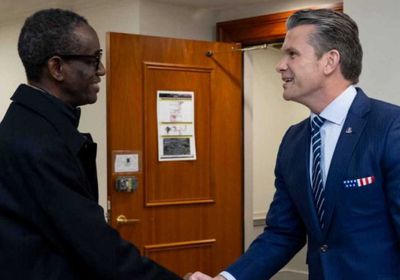 وزير الدفاع الأمريكي يحضّ نيجيريا على الحد من العنف ضد المسيحيين