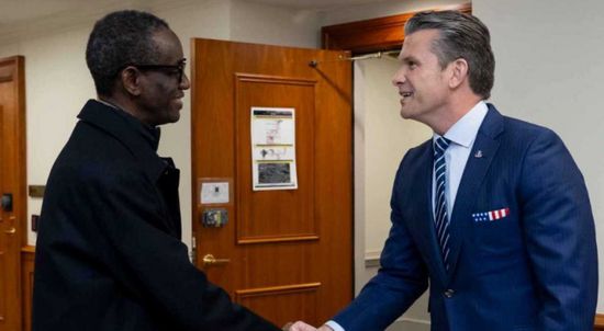 وزير الدفاع الأمريكي يحضّ نيجيريا على الحد من العنف ضد المسيحيين