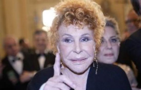 وفاة المغنية الإيطالية أورنيلا فانوني عن 91 عاما