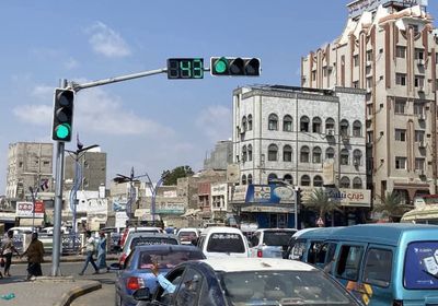 تشغيل تجريبي لإشارات المرور الضوئية في جولة القاهرة بعدن