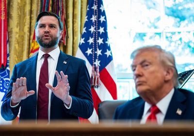 نائب الرئيس الأمريكي يطالب بـ "الصبر" على الأسعار