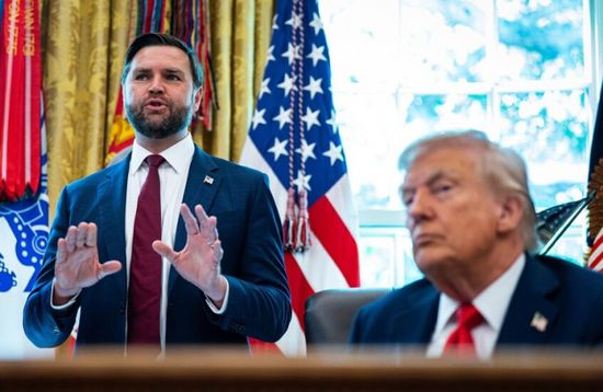 نائب الرئيس الأمريكي يطالب بـ "الصبر" على الأسعار