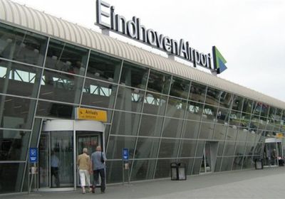 تعليق حركة الطيران في مطار أيندهوفن بعد رصد مسيرات