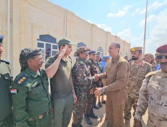 أركان ألوية الحماية الرئاسية يتفقد الوحدات العسكرية في سقطرى