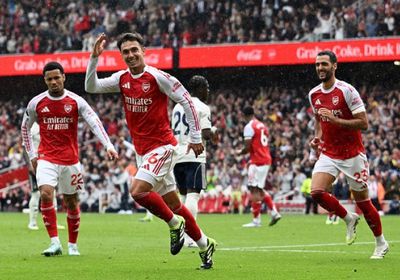 ثلاثية إيزي في مواجهة توتنهام تُبعد أرسنال بفارق ست نقاط في الصدارة